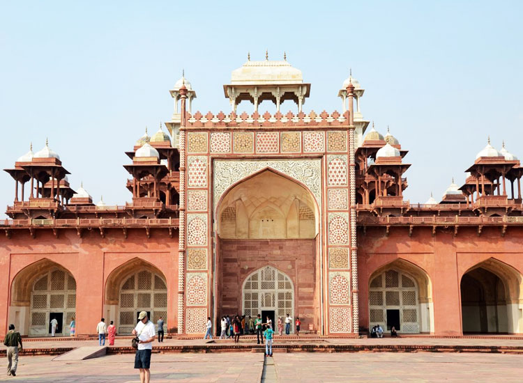 akbars-mausoleum-at-sikandra